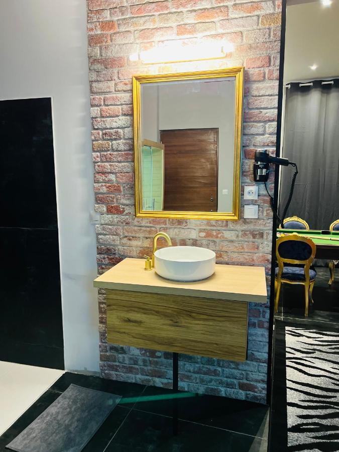 Capsule Street Art - Sauna- Jacuzzi - Playstation 5 - Billard - Netflix - Home Cinema - Terrasse Douai Luaran gambar