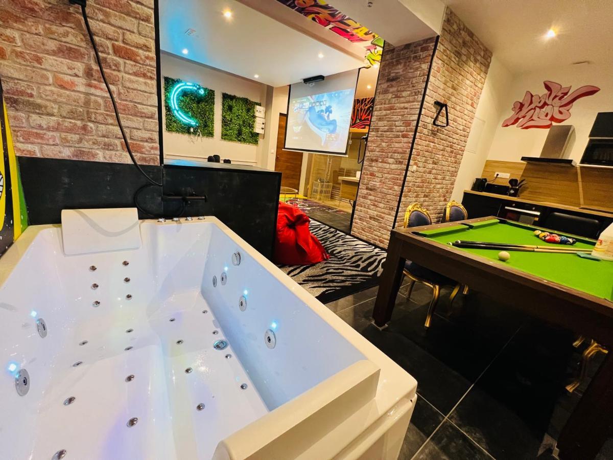 Capsule Street Art - Sauna- Jacuzzi - Playstation 5 - Billard - Netflix - Home Cinema - Terrasse Douai Luaran gambar