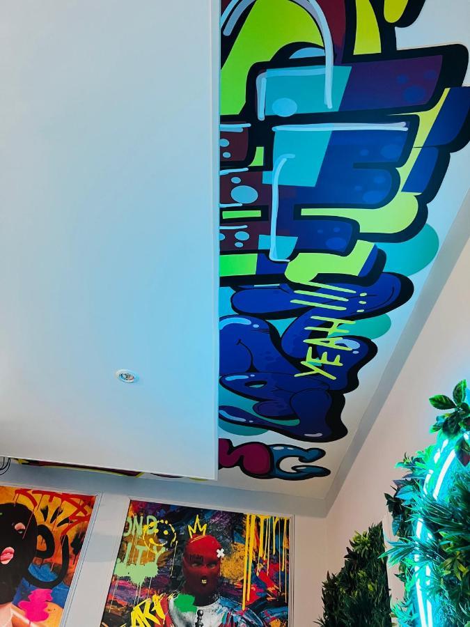 Capsule Street Art - Sauna- Jacuzzi - Playstation 5 - Billard - Netflix - Home Cinema - Terrasse Douai Luaran gambar